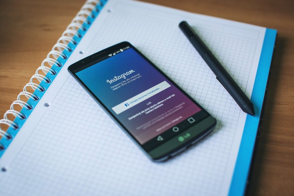 Instagram adalah platform social media yang banyak dipakai untuk mendapatkan uang